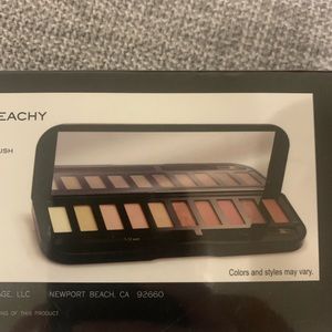 Me Make Over Essential Peachy Palatte